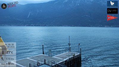Aktuelles Webcambild: addicted-sports.com: Gardasee Campione – Blick zum Ostufer und Monte Baldo